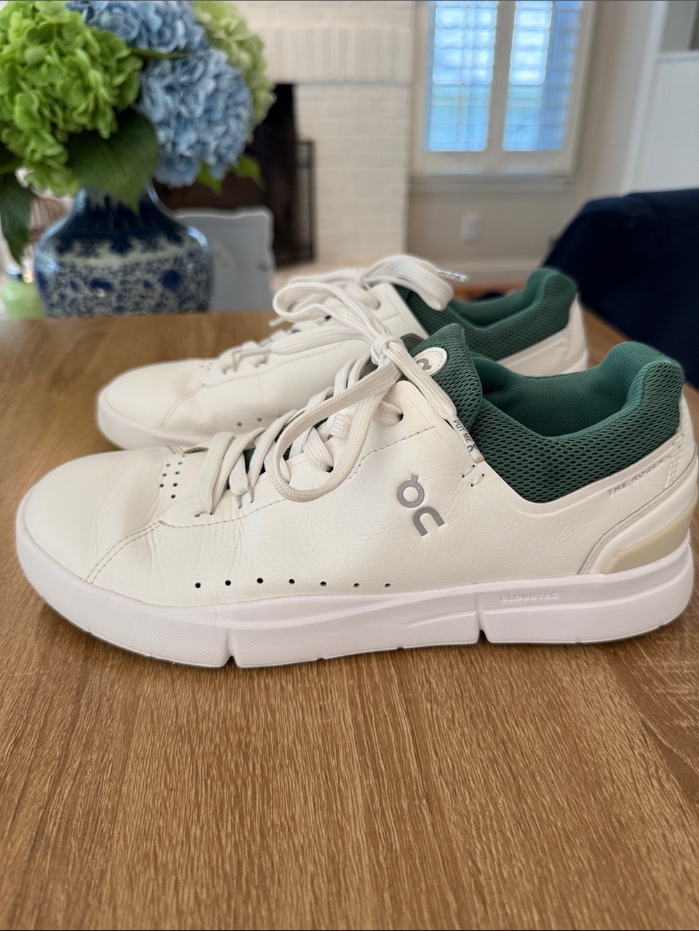 On The Rodger Advantage Sneakers Synthetic White Leather with Green Collar